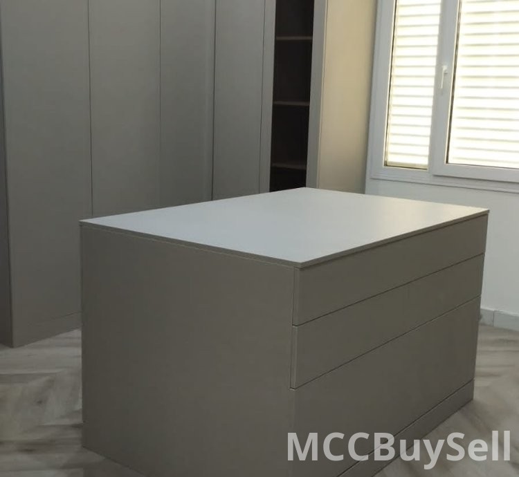 STEP INTO LUXURY: BESPOKE DRESSING ROOM DESIGN