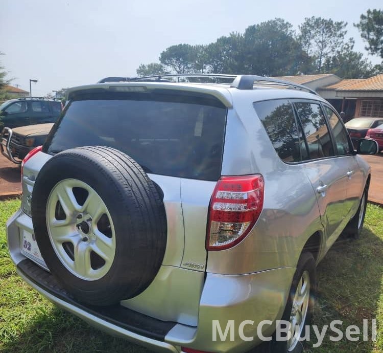 2010 RAV4 Toyota 4WD 2.4L VVT-i Engine, 7 Seats SUV Like New!