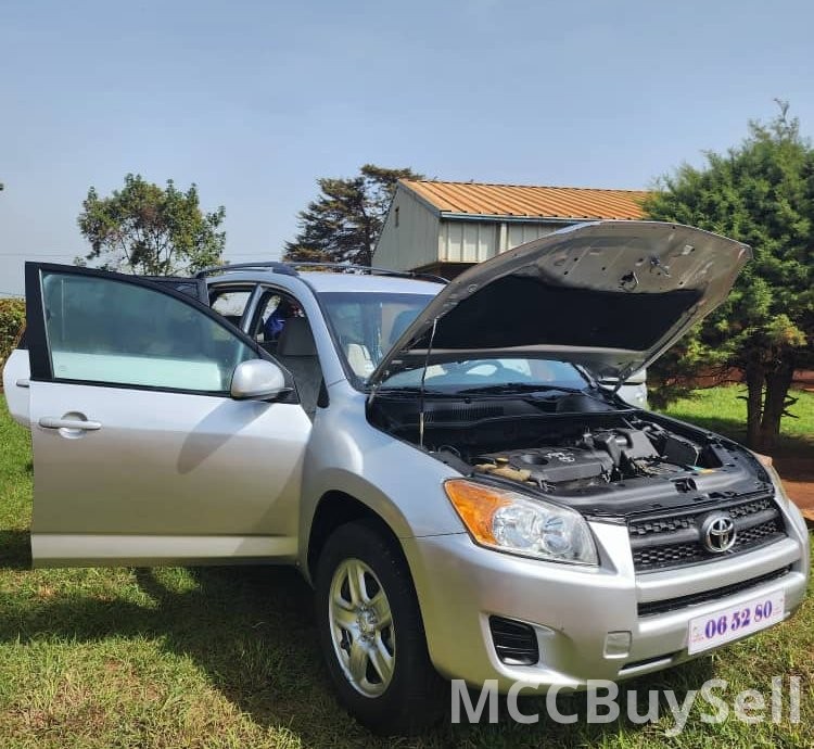 2010 RAV4 Toyota 4WD 2.4L VVT-i Engine, 7 Seats SUV Like New!