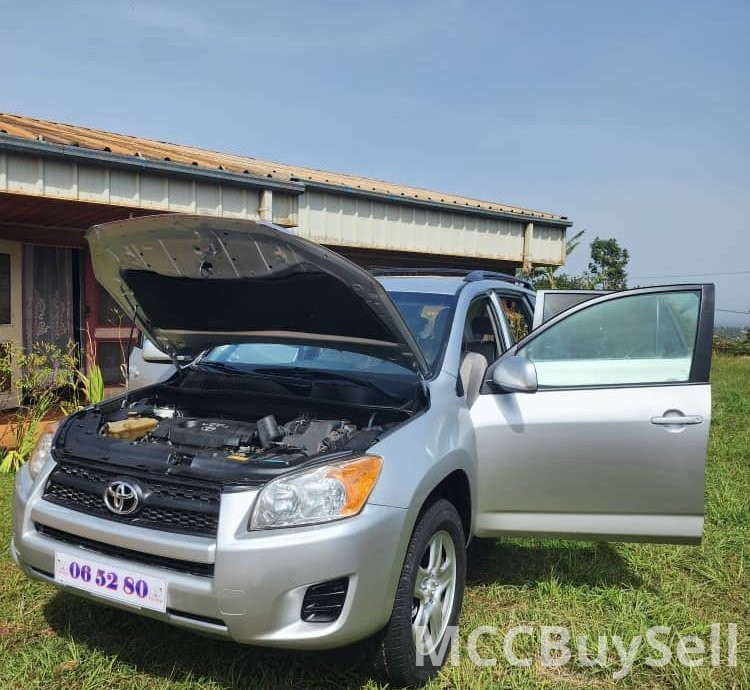2010 RAV4 Toyota 4WD 2.4L VVT-i Engine, 7 Seats SUV Like New!