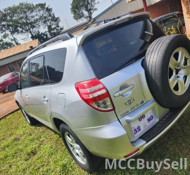 2010 RAV4 Toyota 4WD 2.4L VVT-i Engine, 7 Seats SUV Like New!