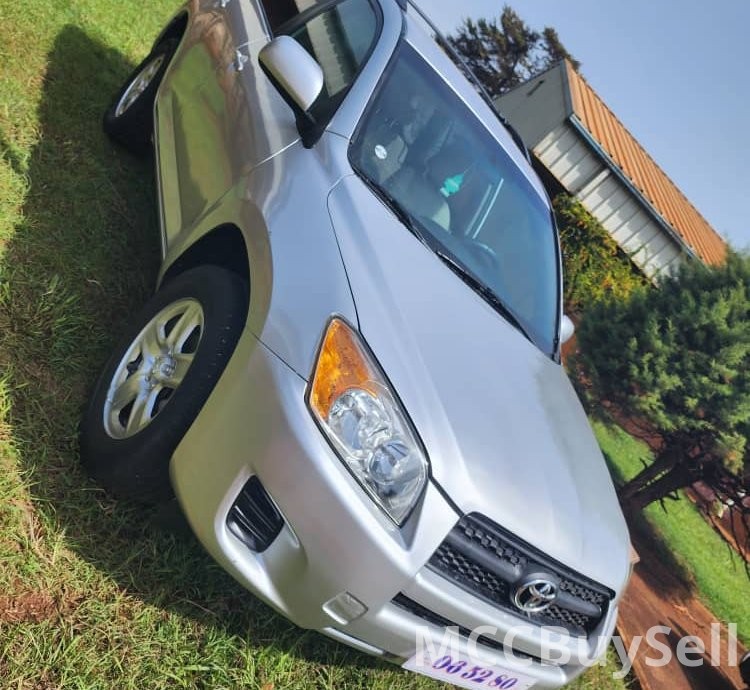 2010 RAV4 Toyota 4WD 2.4L VVT-i Engine, 7 Seats SUV Like New!