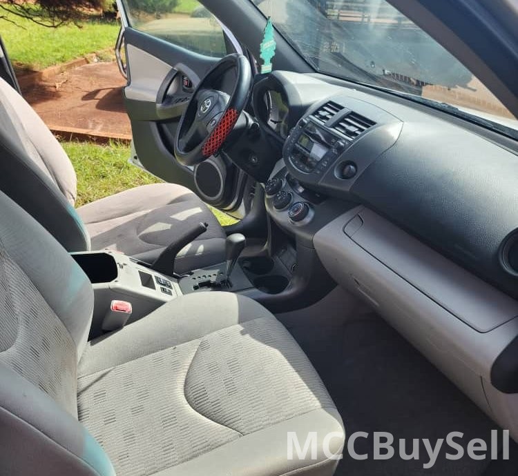 2010 RAV4 Toyota 4WD 2.4L VVT-i Engine, 7 Seats SUV Like New!