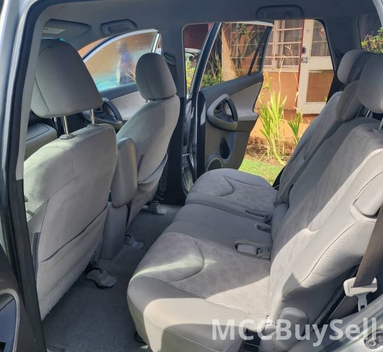 2010 RAV4 Toyota 4WD 2.4L VVT-i Engine, 7 Seats SUV Like New!