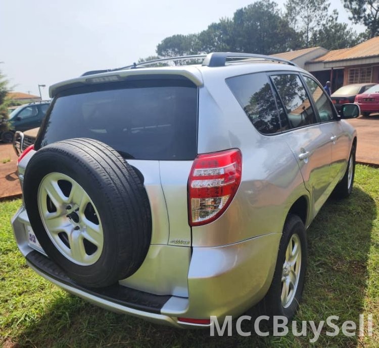 2010 RAV4 Toyota 4WD 2.4L VVT-i Engine, 7 Seats SUV Like New!