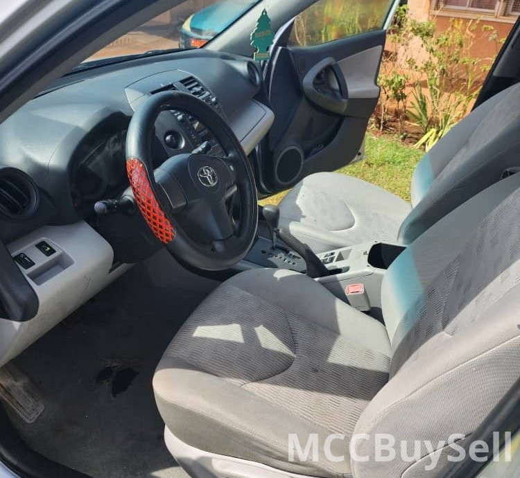 2010 RAV4 Toyota 4WD 2.4L VVT-i Engine, 7 Seats SUV Like New!