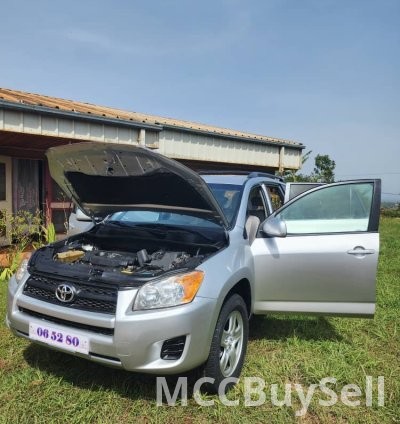 2010 RAV4 Toyota 4WD 2.4L VVT-i Engine, 7 Seats SUV Like New! 4