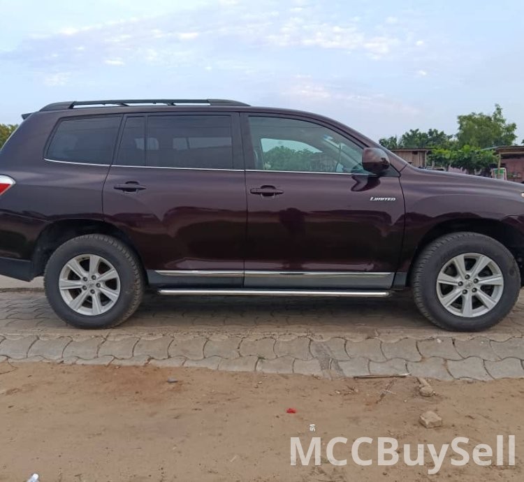 Buy, Toyota Highlander V6 4WD, Keyless, Open Roof, Available in Buea