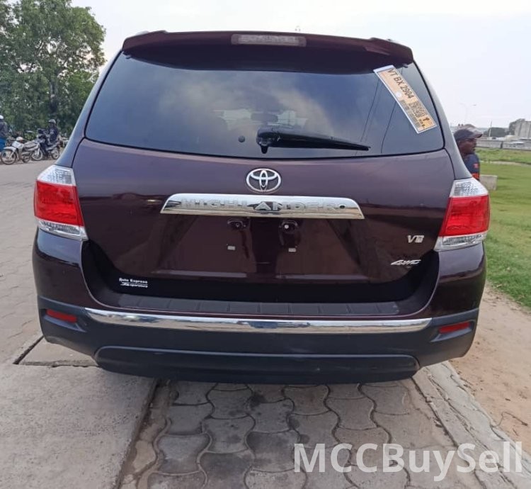 Buy, Toyota Highlander V6 4WD, Keyless, Open Roof, Available in Buea
