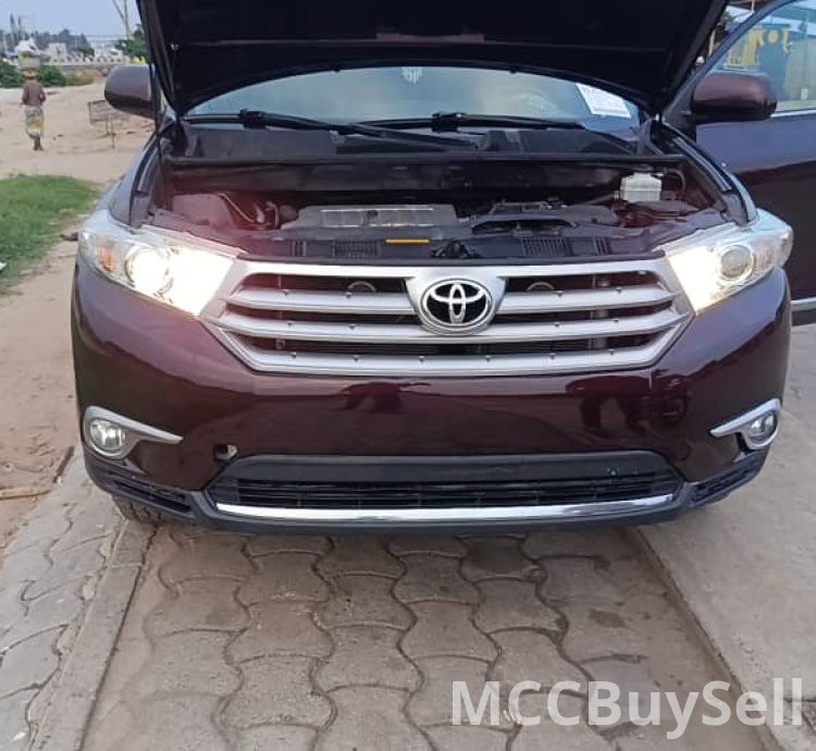 Buy, Toyota Highlander V6 4WD, Keyless, Open Roof, Available in Buea