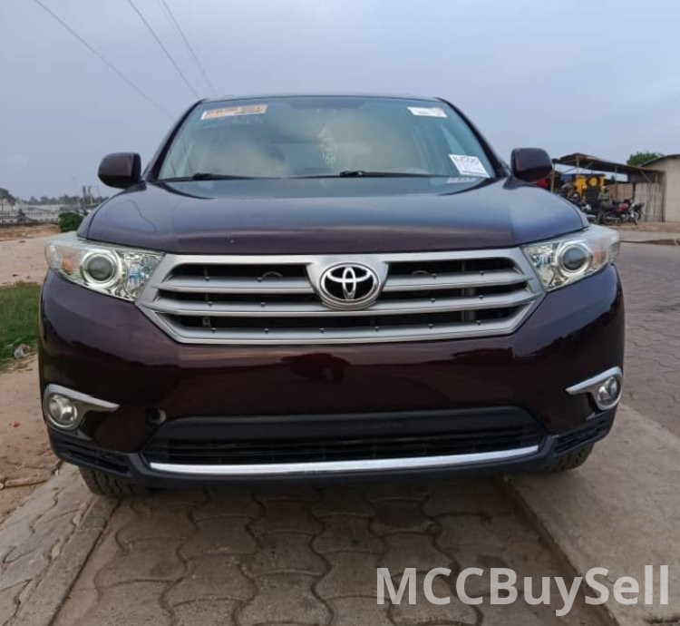 Buy, Toyota Highlander V6 4WD, Keyless, Open Roof, Available in Buea