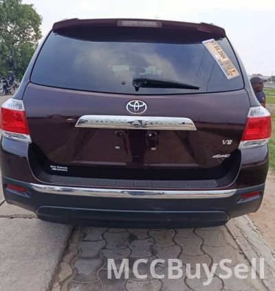 Buy, Toyota Highlander V6 4WD, Keyless, Open Roof, Available in Buea 5