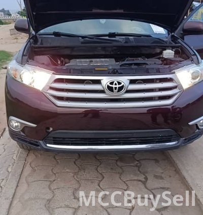 Buy, Toyota Highlander V6 4WD, Keyless, Open Roof, Available in Buea 4