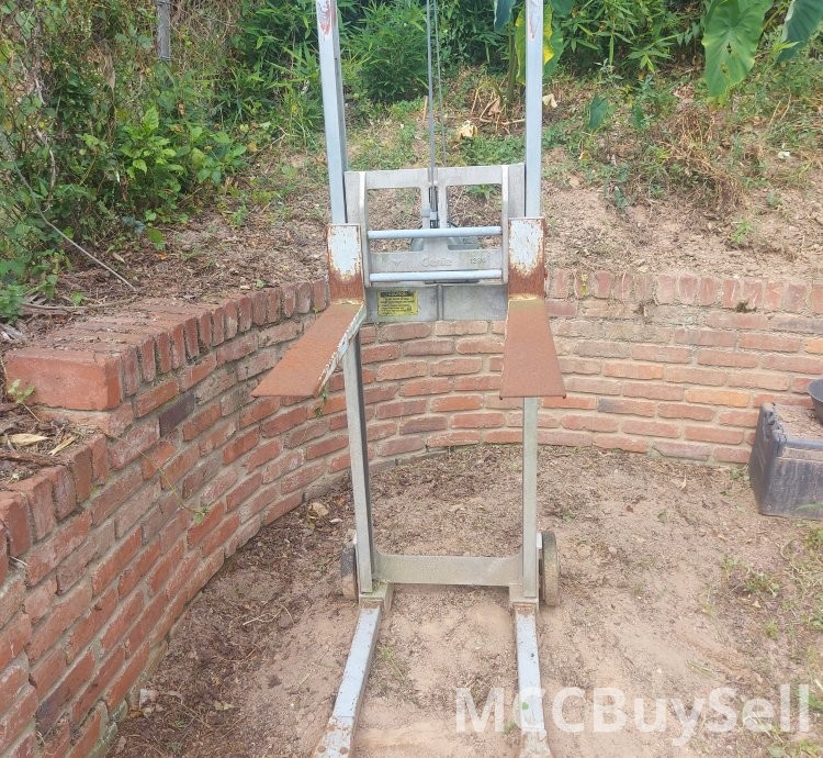 Used Mobile Forklift Hand held